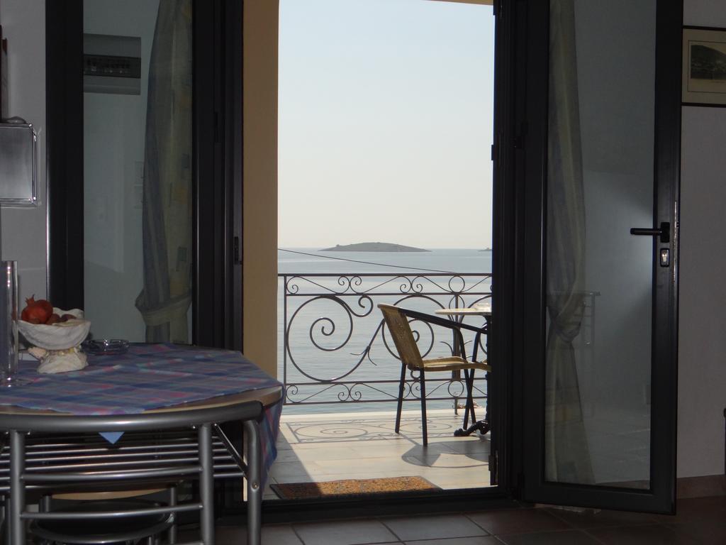 Niriides Apartment Galaxidi ภายนอก รูปภาพ
