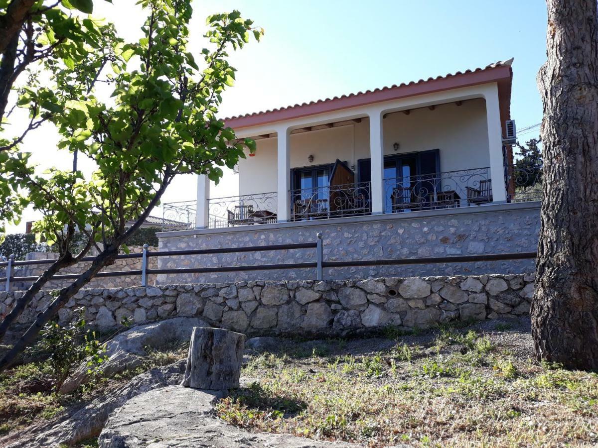Niriides Apartment Galaxidi ภายนอก รูปภาพ