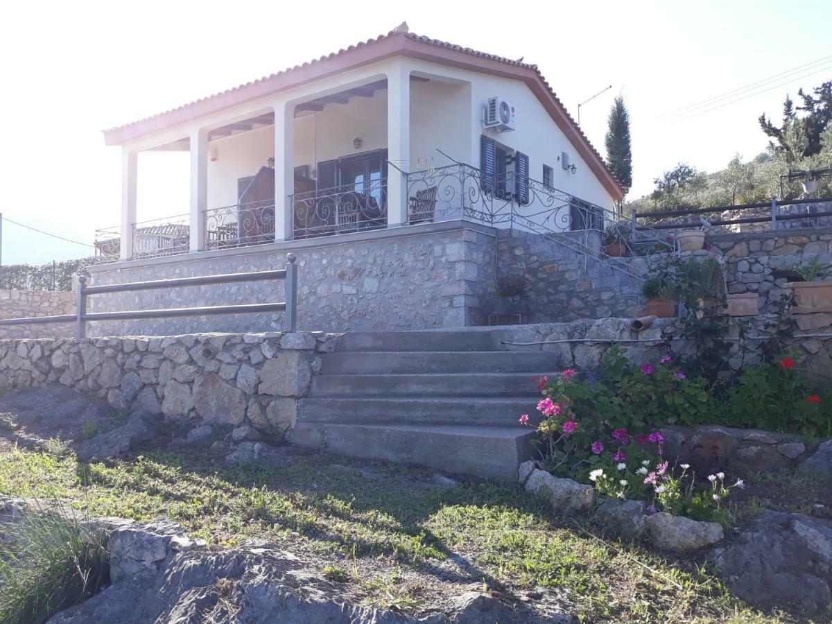 Niriides Apartment Galaxidi ภายนอก รูปภาพ